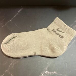 Nike Skims Dri-Fit Quarter Crew Sock - Medium